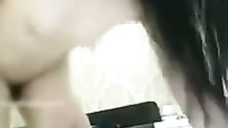 别再往上放了别把鸡巴废了乖女儿吃冰棒要和爸爸玩冰火结果草完被爸爸用大黄瓜插插