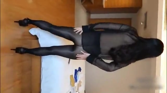 吐血推荐性感嫩模小洁私拍制服黑丝透视装诱惑高清无水印