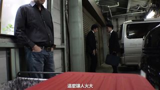 お金を返す代わりに、いやらしい姿を