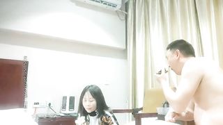 伟哥足浴会所撩良家少妇女技师宾馆开房2000元拿下喷水阿姨搞完一块吃羊角瓜