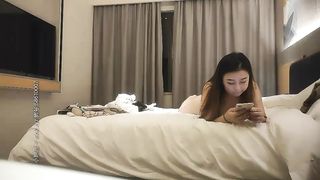 文轩探花深夜场约了个紧身裤妹子啪啪搞了两炮，骑坐侧入猛操搞完穿上衬衣黑丝再来一次