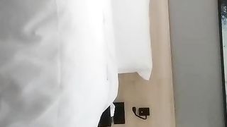 【69堂精品】【千人斩探花】，气质小姐姐，风情万种，健谈开朗，聊天调情好像情人相会，C罩杯美乳，猛男狂干娇喘连连