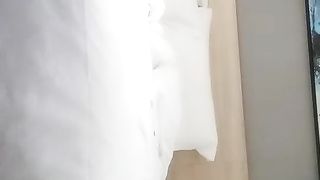 【69堂精品】【千人斩探花】，气质小姐姐，风情万种，健谈开朗，聊天调情好像情人相会，C罩杯美乳，猛男狂干娇喘连连