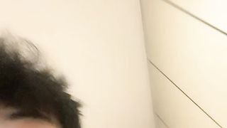 【69堂精品】02年网红萝莉被精瘦炮友骑乘抽插，