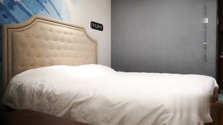 【69堂精品】骚浪美女翘着屁股求舌吻骑在身上骚逼磨屌