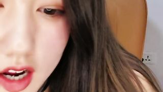 【69堂精品】风骚御姐黑丝骑乘大屌边插边大量喷尿02