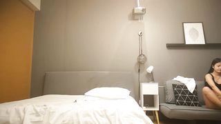 外围场，外表清纯22岁小姐姐中场换套吹硬继续搞