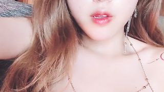 【69堂精品视频】宝宝主动玩弄大美乳小淫穴高潮来了