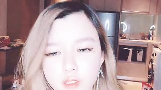 【69堂精品视频】宝宝站立和粉丝一对一玩弄淫穴好刺激