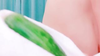 白嫩少女直播玩弄小穴狂抽插着呢里喷尿