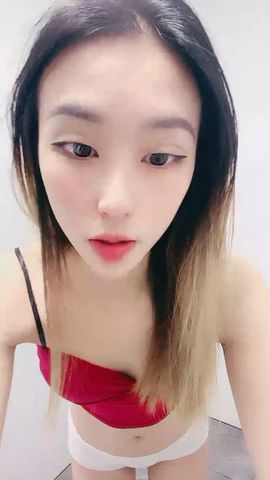 【69堂精品视频】极品美少女超高颜值很会玩假屌深插骚逼浴室湿身