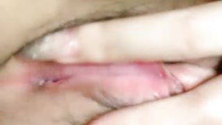 美少妇躺在床上诱惑自慰乳头粉嫩诱惑十足道具插穴