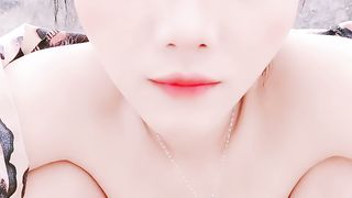 【69免费视频】坐骑上扣骚穴玩弄阴道喷水好壮观