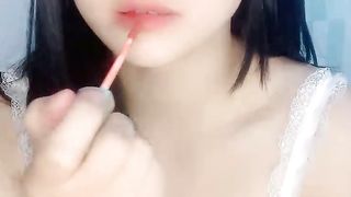 【69免费视频】微胖大奶小嫩妹双手玩弄扣穴呻吟诱惑