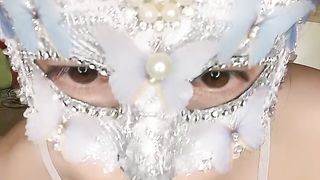 【69免费视频】小恶魔来了抬腿摸逼呻吟诱惑