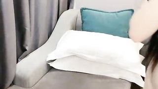 【69免费视频】小表妹主动上位骑乘白嫩大乳诱惑