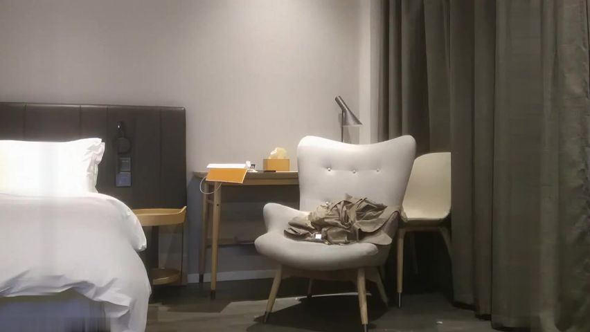 【69堂精品视频】雀儿满天飞外围女神骚货控制不住非常想舔逼