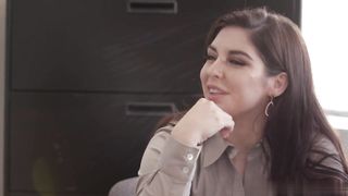 【69堂精品视频】凯拉·克罗夫特引诱她的仓库员工钻她的肚子高潮