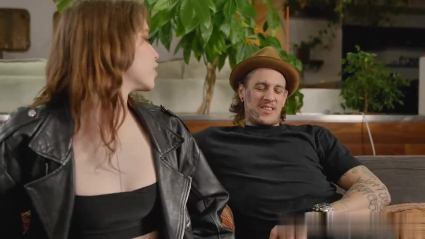 【69堂精品视频】宝宝的小女孩被钻在屁股和嘴里都塞满鸡巴