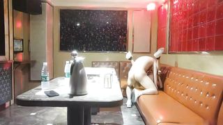 【69堂精品视频】探花炮哥全网商K选妃一排美女灯红酒绿下裸体