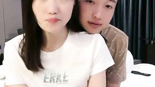 【69堂精品视频】新人美御姐情侣操逼穿上牛仔裤上位骑乘