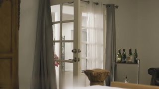 【69堂免费视频】淘气金发少女继女布里特·布莱尔被一只大公鸡抽插