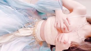 【69堂免费视频】极品白虎尤物『芋圆呀呀』完美身材粉B一线天 速插淫语呻吟超淫