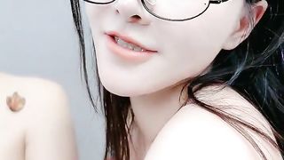 【69堂免费视频】巨乳少女主动骑乘鸡巴上位坐插高潮不间断