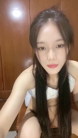 【69堂免费视频】新来的学妹全程露脸在狼友的金钱攻势下风骚