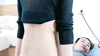 【69堂免费视频】休学中大学妹子，带上眼镜挺斯文