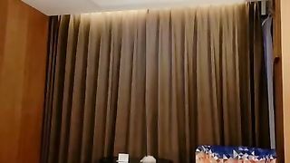 【69堂免费视频】按着脑袋猛插嘴，骑乘位爆插奶子直晃