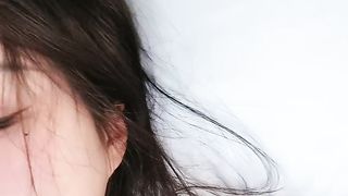 【69堂免费视频】揉奶玩逼勾搭大哥，让大哥抠逼揉奶