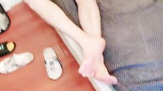 【69堂免费视频】约操外围骚女 推到扒掉内裤舔逼 镜头前吃屌抬腿爆插