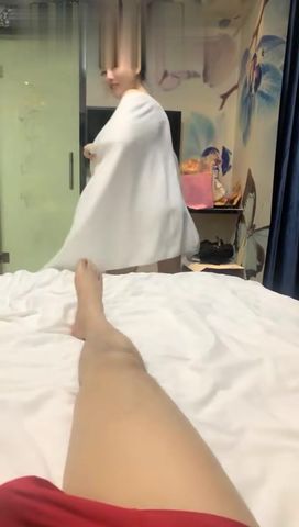 【69堂免费视频】抱着屁股骑乘位，扛起美腿爆操