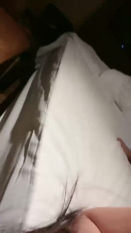 【69堂免费视频】酒店大战炮友，黑丝肥臀吃大屌，翘起屁股后入，手指扣骚穴