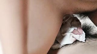 【69堂免费视频】骚逼流着血也挡不住你发骚，全程露脸跟小哥在家玩弄