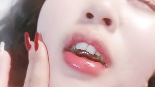 【69堂免费视频】69互相舔逼，道具抽插淫水多多，带着假鸡巴内裤互草抽插好刺激