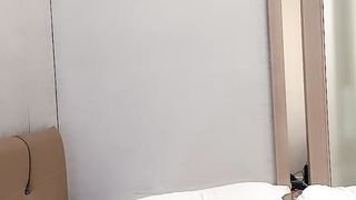 【69堂免费视频】与皮肤白嫩的气质小姐姐约啪