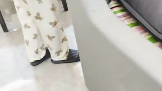 【69堂免费视频】掰穴露出黑鲍鱼，沙发床上操逼