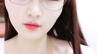 【69堂免费视频】宝贝快来，露脸美女约啪附近大哥激情啪啪刺激狼友，舔弄大鸡巴深喉，激情上位后入抽插