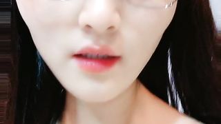 【69堂免费视频】宝贝快来，露脸美女约啪附近大哥激情啪啪刺激狼友，舔弄大鸡巴深喉，激情上位后入抽插