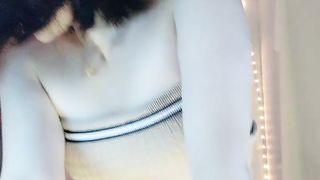 【69堂免费视频】性感女神御姐飘飘精彩大秀直播刺激狼友，勾搭小鲜肉调教，全程露脸揉奶玩逼让小哥边舔边抠，浪叫不止好骚啊