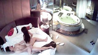 【69堂免费视频】情趣酒店豪华套房水滴摄像头监控偷拍，貌似很饥渴的一对