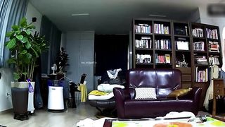 【69堂免费视频】【硬核泄密】中年夫妻做爱正在口交，闺蜜来了在旁边看，边聊天边继续啪啪