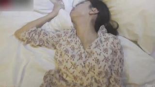 【69堂免费视频】【绿帽淫妻】勾搭公司说话超级嗲的财务人妻，“像上次一样用力赶我”