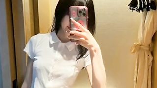 【69堂免费视频】包养的大二学生妹还是个处女，鸡巴轻轻的插入妹妹就求饶不止