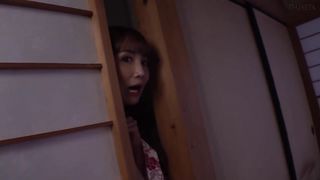 【69堂免费视频】一部关于禁欲一个月的友田彩也香如何在温泉之旅中性欲爆发的纪录片