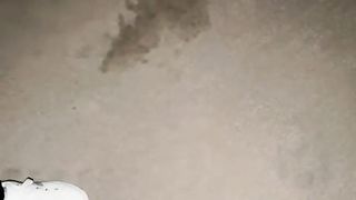 【69堂免费视频】两个骚女深夜驾车户外！没穿内裤塞着跳蛋！蹲着野外尿尿，深喉插嘴吐了，翘起屁股摸穴后入