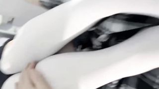 【69堂免费视频】【乱伦表妹】表妹和朋友打电话被我按倒爆操，多体位连环打桩