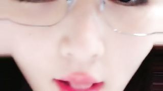 【69堂免费视频】舔弄大鸡巴深喉，激情上位后入抽插